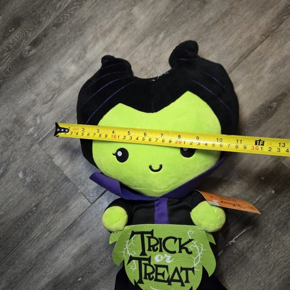 Disney Villains: Maleficent Halloween Greeter “Trick or Treat”‎ nwt - Picture 12 of 14